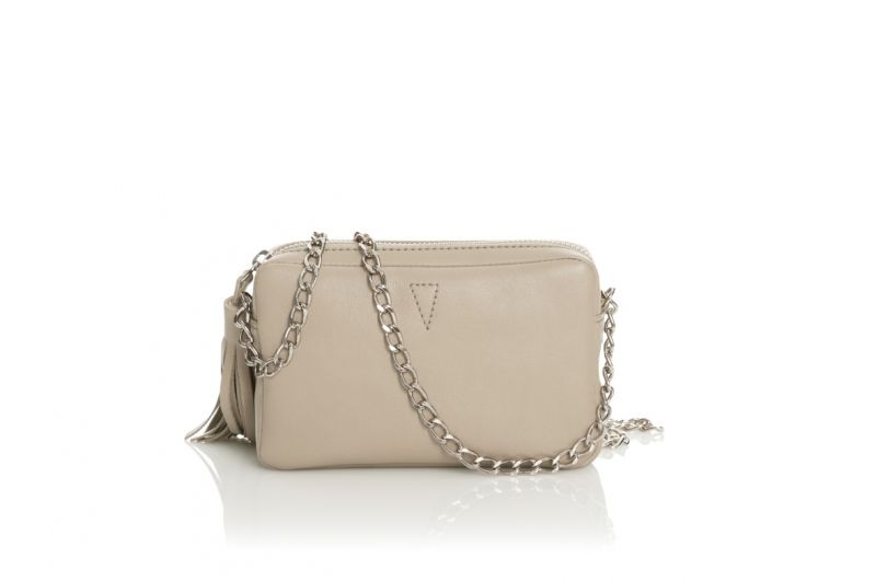 Bolso mini chic beige de colgar con asa metalica lacambra